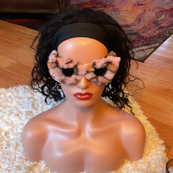 🕶Fuzzy Wear🕶 - Picture 7 of 8